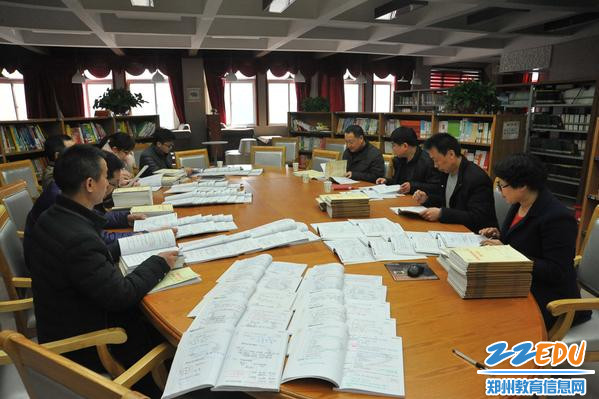 各教研组之间开展组间互评