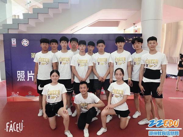 郑州九中Crazy Nine啦啦操队