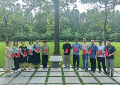 焦桐树下话传承 奋斗路上践初心 ——中共郑州市第九中学委员会开展学习焦裕禄精神党员活动