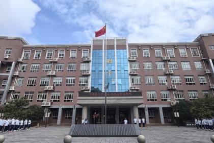 守规养习明方向，怀恩逐梦启新程——郑州九中高一年级举行主题升旗仪式