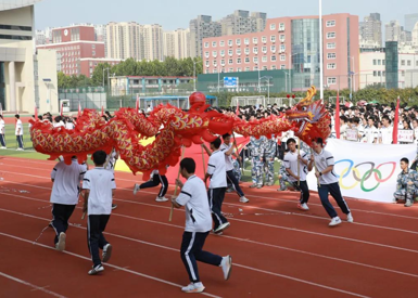 燃：2025年秋季运动会开幕，青春与热爱共赴赛场！