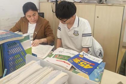 以仁爱为镜、以专业为尺——2025年学校师德典型“知心大姐”张聪利老师先进事迹