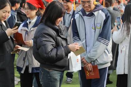 驰风逐光十八载，少年振翼赴新程——郑州九中2023级成人仪式圆满举行