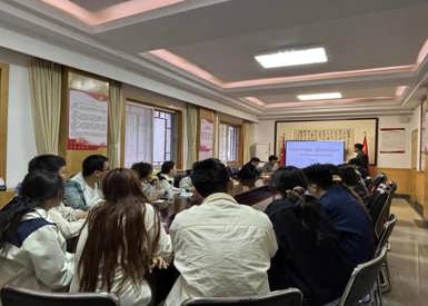 青春在九中绽放，成长与卓越同行——郑州九中召开青年教师座谈会