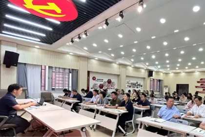 “做高质量发展的点灯人！”——郑州九中召开新闻宣传工作总结表彰会议