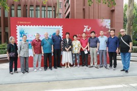 校庆退休教师返校
